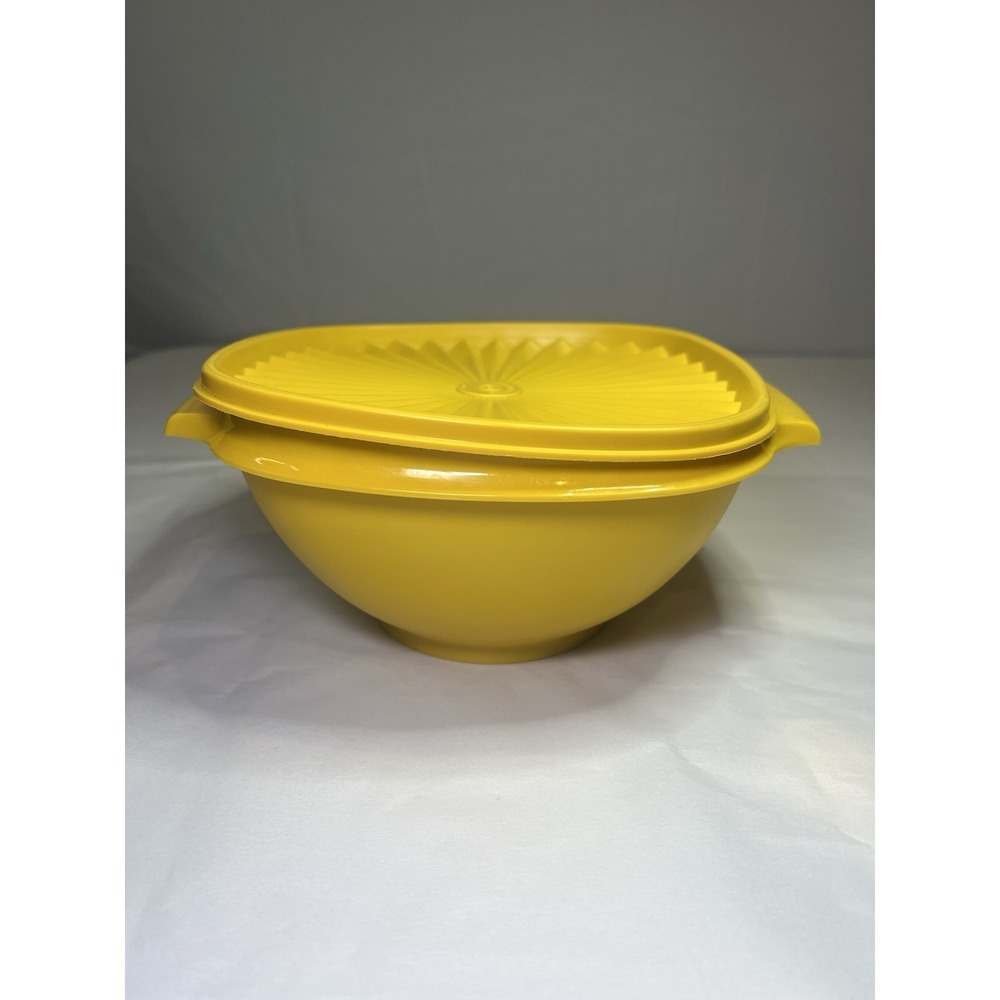 Vintage‎ Tupperware 8" Marigold Servalier Square Bowl 836-15 & Lid Yellow